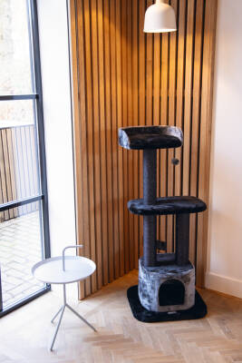 Beeztees Kedi Tırmalama ve Oyun Evi, Siyah/Gri, 50x50x120cm - 3