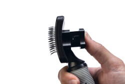 Beeztees Orta ve Uzun Tüylü Köpek Tarağı, Bas-Çek Birikmiş Tüyleri Kolay Sıyırma, Siyah, 18x8,5x6,5c - Beeztees