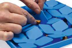 Beeztees Yavru Köpek Mama Yeme Oyuncağı, Kare Şeklinde, Silikon, Mavi, 20x20cm - 3